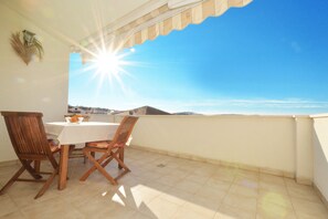 Outdoor dining - PRGA 4, sea view apartment near Copacabana beach (Okrug Gornji)