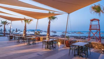 5 restaurantes; se sirven cenas