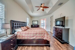 3 habitaciones, escritorio, tabla de planchar con plancha y wifi gratis 