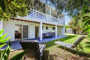 Outdoor dining - Aldinga Beach Breakaway - Coastal Beauty Perfect For a Fam Vacay ~ C21 (Aldinga Beach)