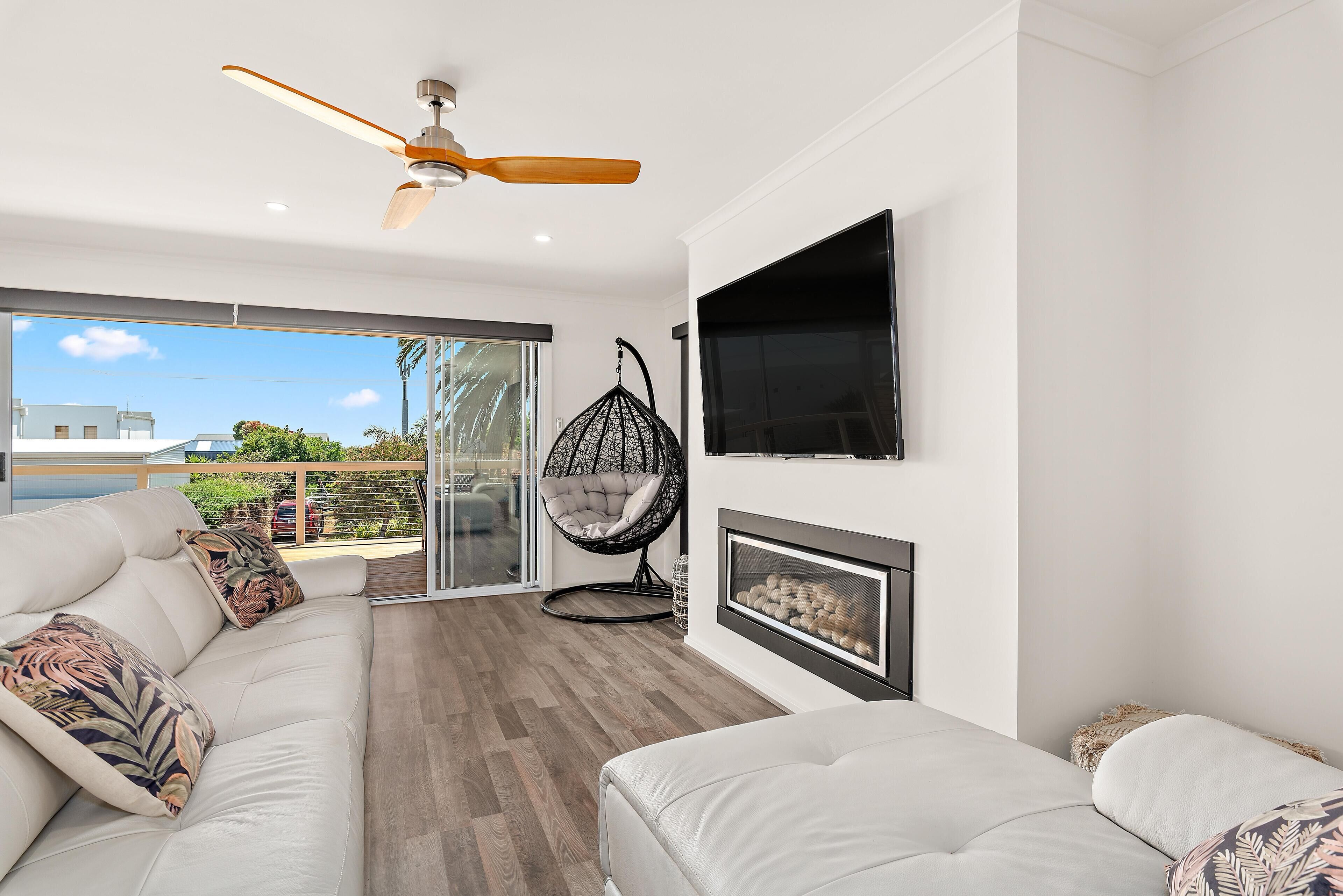 Escape by the Ocean ~ Aldinga Beach - Sumptuous Seaside Retreat