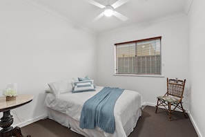 4 bedrooms, iron/ironing board, bed sheets