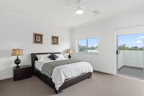4 bedrooms, iron/ironing board, bed sheets