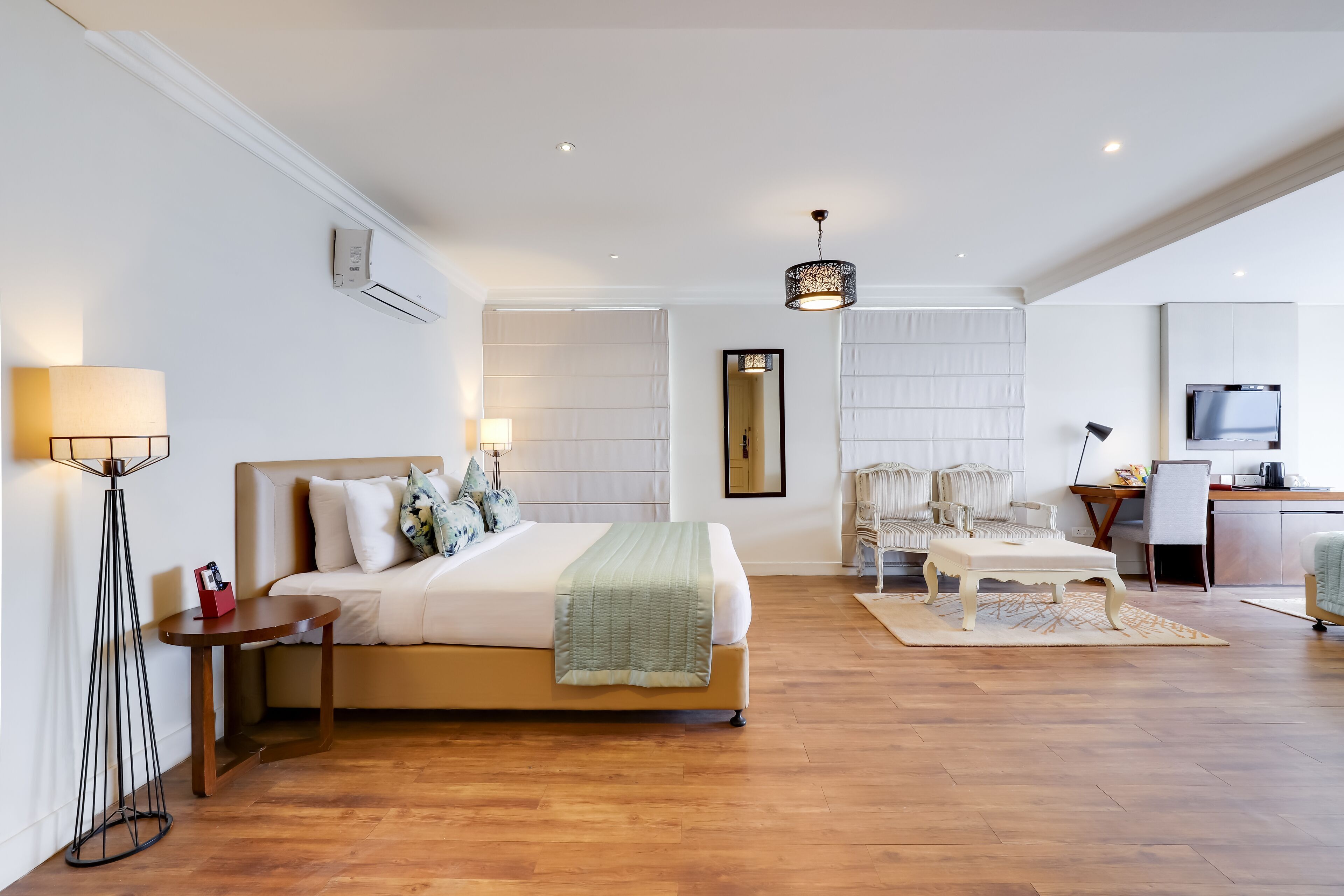 Premium bedding, minibar, in-room safe, desk