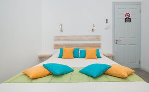 2 soverom, safe på rommet, strykejern/-brett og reiseseng for barn