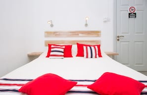 2 bedrooms, in-room safe, iron/ironing board, travel cot - Argonaute: Private seafront apartment (trou aux biches, pamplemousses)