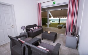Terrace/patio - Argonaute: Private seafront apartment (trou aux biches, pamplemousses)