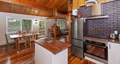 Squirrel Summit by Destination Big Bear : Close to Bear Mountain Resort! Foosball Table! Outdoor Hot Tub!