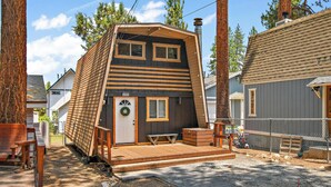 A unique, multi-level cabin with a front porch and a chimney, surrounded by trees. - Lower Moonridge! Close to Zoo, Bear Mountain Resort, Golf Course & Hiking/Biking Trails! Fenced Yard! (Big Bear Lake CA)