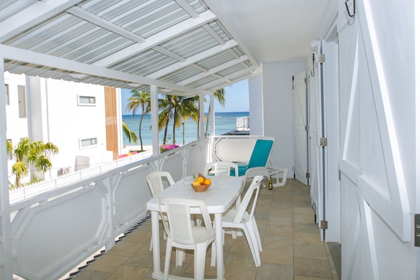 Le balcon avec sa vue mer