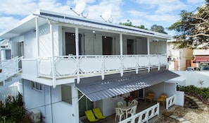 Exterior - Porcelaine: Stylish apartment with seaview from its balcony (Trou aux biches, pamplemousses)