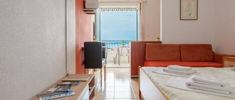 Iron/ironing board, Internet, bed sheets