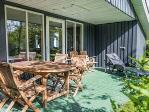 Outdoor dining - 5 Person Holiday Home on a Holiday Park in Nørre Nebel (Norre Nebel)