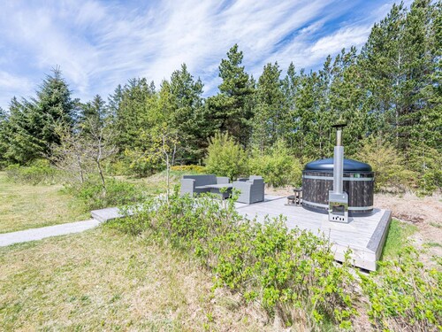 Luxurious Retreat in Henne Strand-by Traum