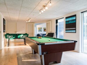 House | Game room