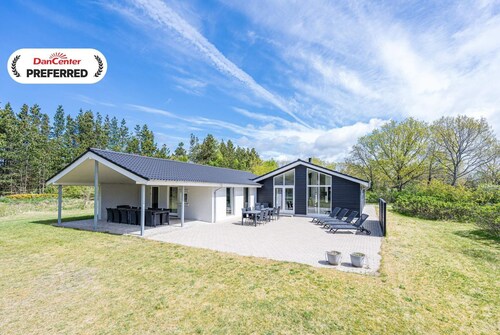 Luxurious Retreat in Henne Strand-by Traum