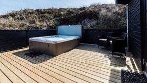 House | Spa treatment - 4 Person Holiday Home in Henne (Henne)