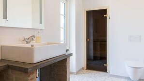 House | Bathroom - 4 Person Holiday Home in Henne (Henne)