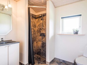 House | Bathroom - Holiday Home in Tarm (Tarm)