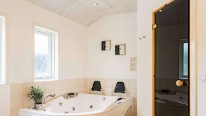 House | Spa treatment - 8 Person Holiday Home in Blavand (Blavand)