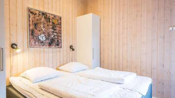 4 bedrooms, individually furnished, bed sheets