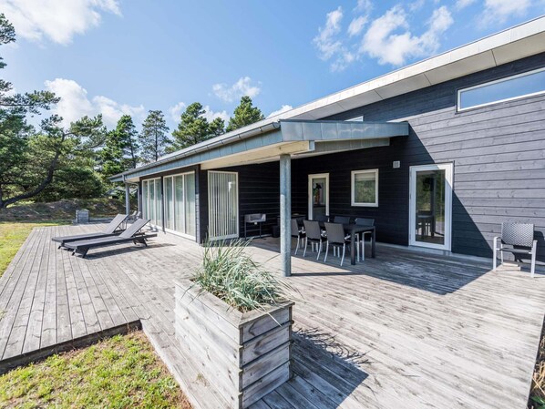House | Outdoor dining