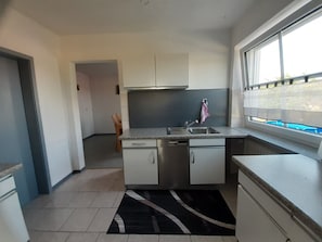 Apartemen, patio | Dapur pribadi | Lemari es, microwave, oven, dan kompor