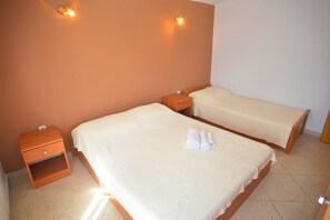 1 quarto, acesso à internet, roupa de cama