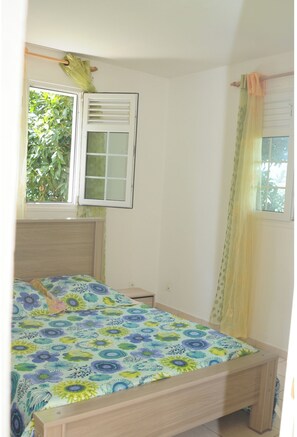 2 chambres, fer et planche à repasser, Wi-Fi, draps fournis