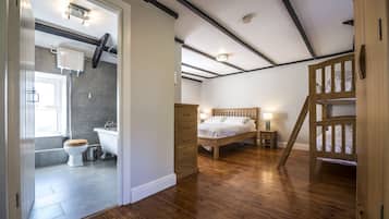 Casa (4 Bedrooms) | 4 habitaciones, tabla de planchar con plancha y wifi gratis