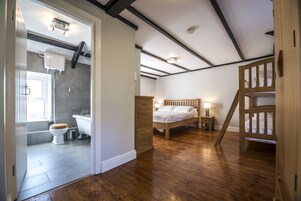 4 habitaciones, tabla de planchar con plancha y wifi gratis 