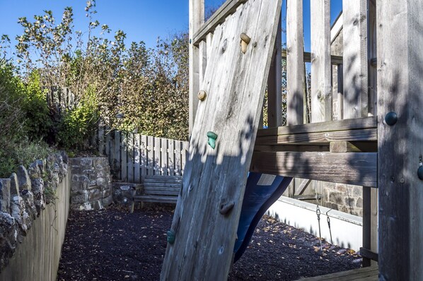 Area giochi per bambini (all'aperto)