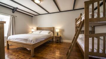 4 bedrooms, iron/ironing board, free WiFi, bed sheets