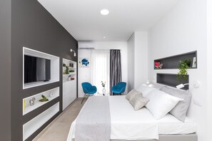 5 bedrooms, iron/ironing board, Internet, bed sheets