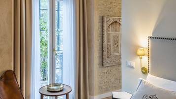 Apartament superior, vistes a la ciutat | 1 dormitori, roba de llit d'alta qualitat i cobrellits