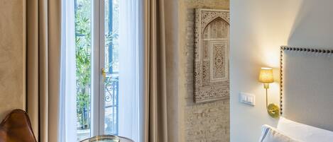 Superior-Apartment, Stadtblick | 1 Schlafzimmer, hochwertige Bettwaren, Daunenbettdecken