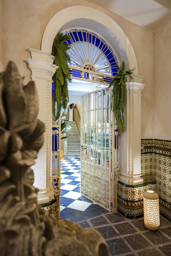 Interior entrance - Casa Sevilla 1855 Suites by Época (Seville)