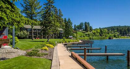 Cozy condo w/stunning waterfront views & private balcony - Waterfront Studio with Great Views