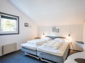 House | 5 bedrooms, bed sheets - 10 Person Holiday Home in Norre Nebel (Norre Nebel)