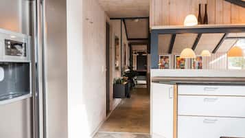 Ferienhaus | Eigene KĂŒche | KĂŒhlschrank, Mikrowelle, Herdplatte, GeschirrspĂŒler