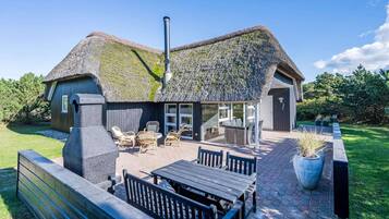 House | Outdoor dining