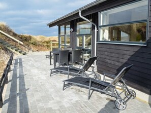 Outdoor dining - 6 Person Holiday Home in Henne (Henne)