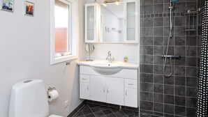 Bathroom - 7 Person Holiday Home on a Holiday Park in Pandrup (Pandrup)