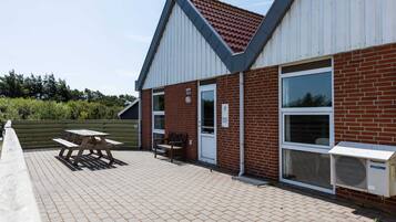 House | Outdoor dining