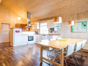 House | Private kitchen | Highchair - Secluded Cozy Cottage in Skaven-by Traum (Tarm)