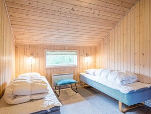 Nhà | 3 phòng ngủ, trang bị nội thất với thiết kế riêng biệt, bộ trải giường 