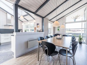 House | Dining - 10 Person Holiday Home in Henne (Henne)