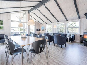 House | Dining - 10 Person Holiday Home in Henne (Henne)