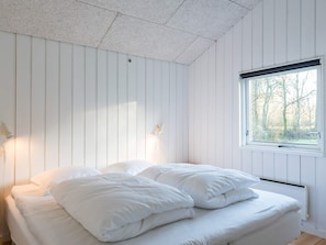 3 bedrooms, individually furnished - 6 Person Holiday Home on a Holiday Park in Oksbøl (Oksbol)