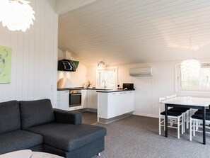 3 bedrooms, individually furnished - 6 Person Holiday Home on a Holiday Park in Hemmet (Hemmet)